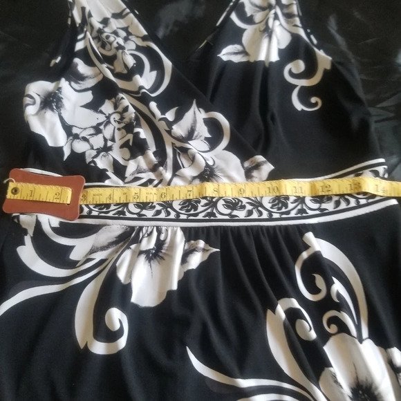 Womens White House Black Market Midi Dress Size Small, Black & White Floral - Picture 6 of 8